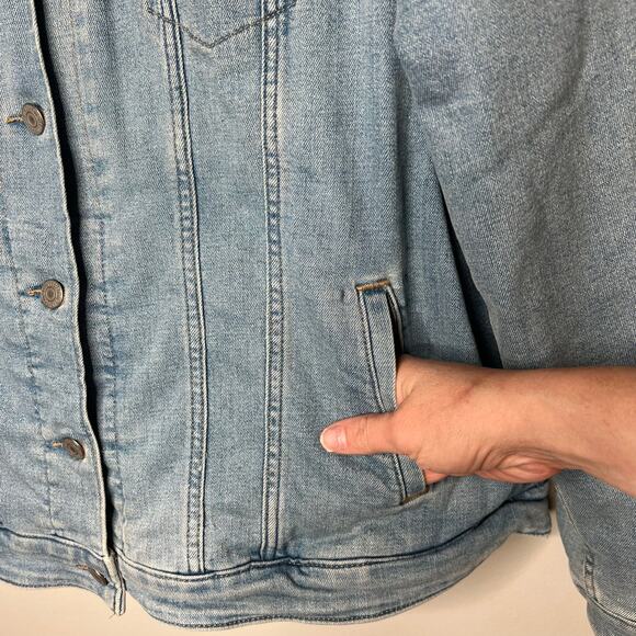 Levi's Denim Trucker Jacket Women's 2X Plus Size Sherpa Quilted Lined Blue Jean - Picture 5 of 10